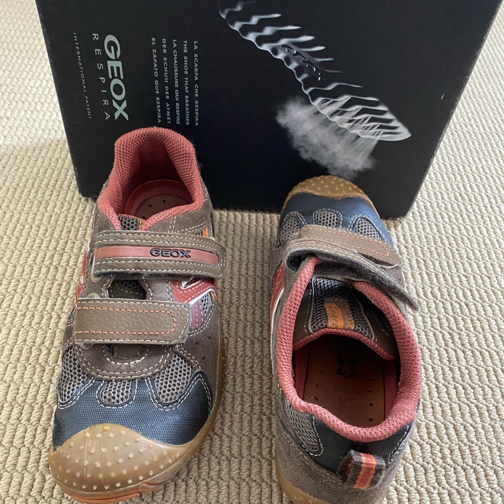 Geox velcro sneaker shoe